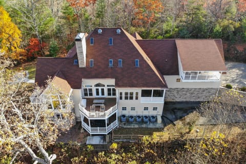 Blairsville Mansion w/ Hot Tub, Casino + Games! House in Union County