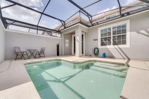 7 Mi Walt Disney World! Family Gem w/ Private Pool Apartment in Kissimmee