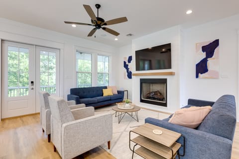 Coastal Waveland House 1/2 Block to Pub Beach House in Waveland