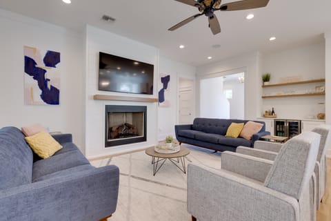 Coastal Waveland House 1/2 Block to Pub Beach House in Waveland