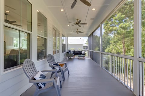 Coastal Waveland House 1/2 Block to Pub Beach House in Waveland