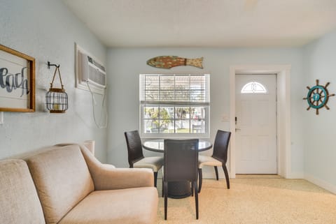 Indian Rocks Beach Unit - Steps from the Shoreline Apartment in Indian Rocks Beach