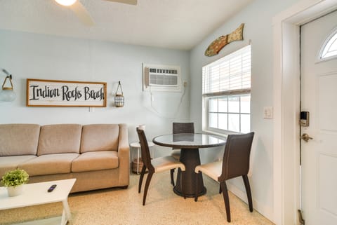 Indian Rocks Beach Unit - Steps from the Shoreline Apartment in Indian Rocks Beach