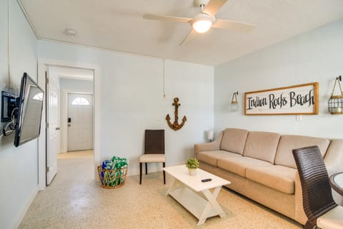 Indian Rocks Beach Unit - Steps from the Shoreline Apartment in Indian Rocks Beach