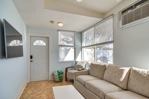 Florida Unit Steps from Indian Rocks Beach Access! Apartment in Indian Rocks Beach