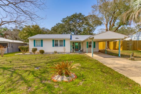 Walk to Beach: Fort Walton Coastal Retreat House in Fort Walton Beach