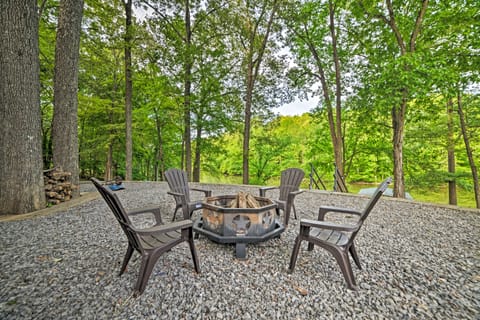 Lake Barkley Home: Private Dock, Kayaks, Fire Pit! House in Lake Barkley