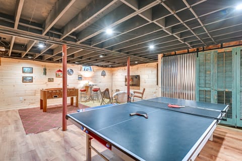 Rustic North Creek Getaway ~ 4 Mi to Gore Mtn! House in Capital District, NY, USA