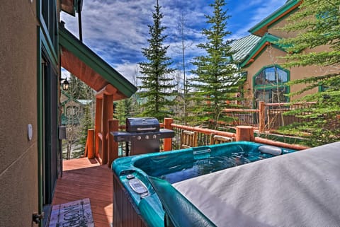 Steps to Gondola! Hot Tub Haven in Breckenridge Apartment in Breckenridge