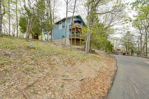 1 Mi to Margaritaville! Home w/ Furnished Decks House in Lake of the Ozarks
