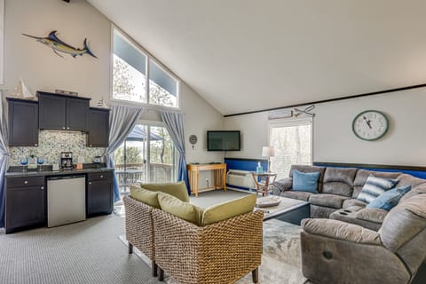 1 Mi to Margaritaville! Home w/ Furnished Decks House in Lake of the Ozarks