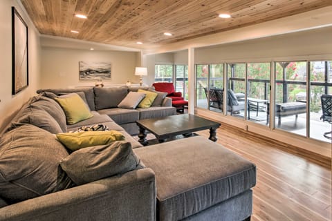 Dock, Deck & Boat Slip: Lakefront Eucha Home House in Lake O The Cherokees