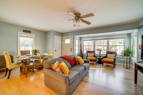 1 Mi to Indiana Dunes Nat'l Park: Home w/ Patio! House in Gary