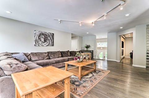 Game Room! Poconos Paradise 10 Mi to Ski Slopes House in Middle Smithfield