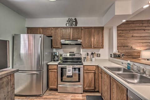 Family-Friendly Ruidoso Escape: 2 Mi to Golf! Apartment in Ruidoso