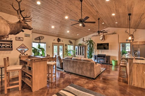 Stunning Home w/ Fire Pit, 11 Mi to Mt Yale! House in Buena Vista