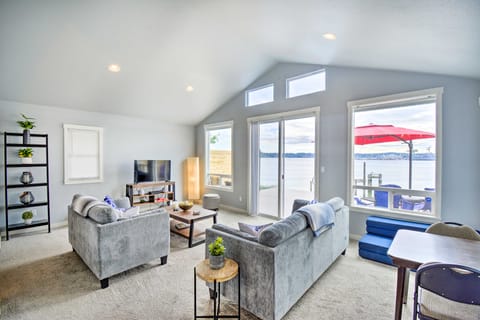 Manette Waterfront: Kayak the Bay & Walk to Town! House in Bremerton