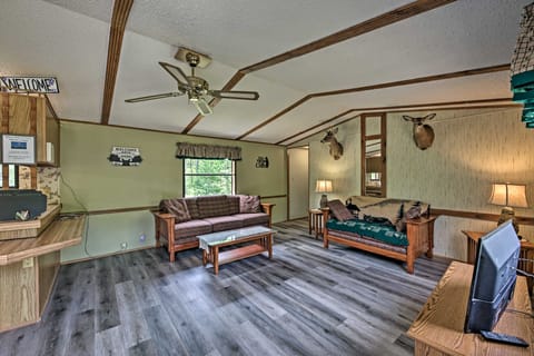 Secluded Woodsy Cabin: Hike, Fish, Hunt + ATV! House in Castle Rock Lake