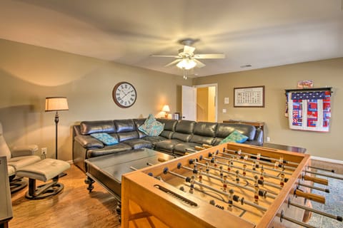 Luxe Lakefront Apartment w/ Shared Pool & Dock! Apartment in Leesville