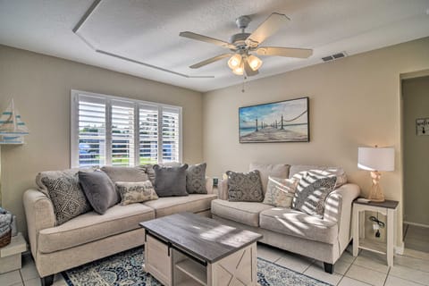 Beach-Style Getaway w/ Lanai ~ 4 Mi to Beaches! House in Largo