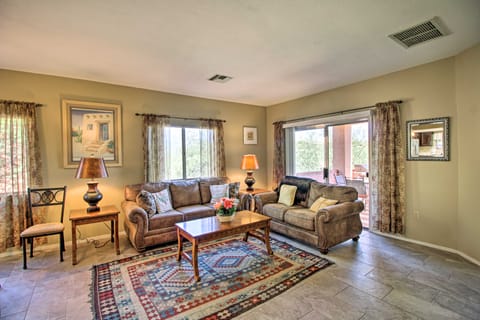Relaxing Green Valley Townhome ~ 30 Mi to Tucson! Apartment in Green Valley