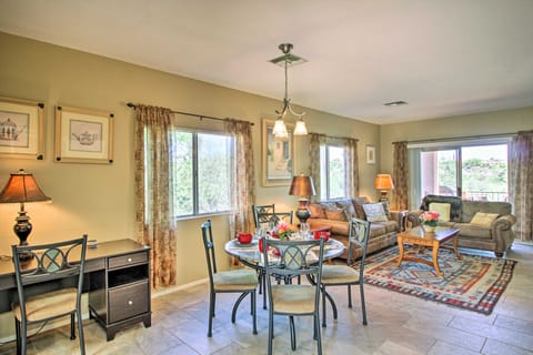 Relaxing Green Valley Townhome ~ 30 Mi to Tucson! Apartment in Green Valley