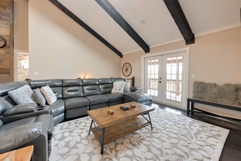 Beautiful Franklin Home w/ Bunkhouse & Hot Tub! House in Tennessee