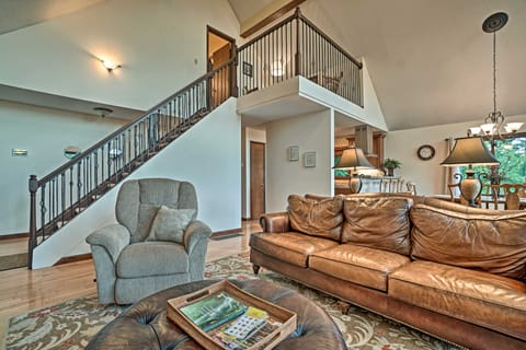 Hot Tub + Game Room: Mountain Retreat in Otto! House in Tennessee