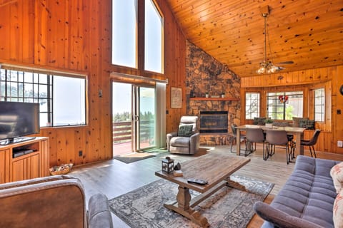 A-Frame Cali Cabin w/ Unobstructed Valley Views! House in Running Springs