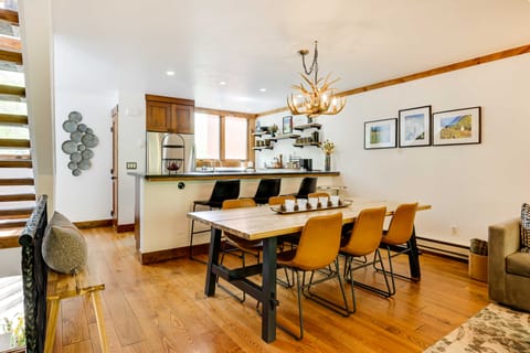 Elegant Vail Home - Walk to Booth Falls Trail Apartment in Vail