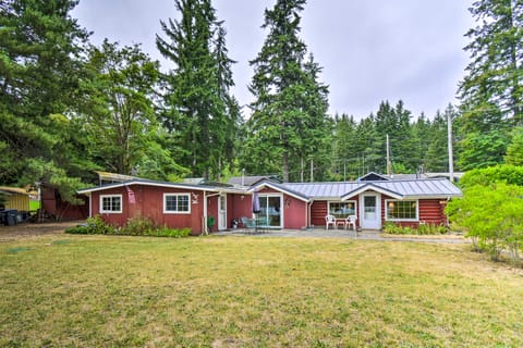 Historic Belfair Cabin Abode on the Hood Canal! House in Hood Canal