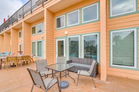 Pool View & Beachside Relaxation: Galveston Condo! Apartment in Galveston Island
