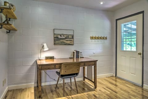 Quiet Country Home in Ava with Chic Interior! House in Ozark Mountains