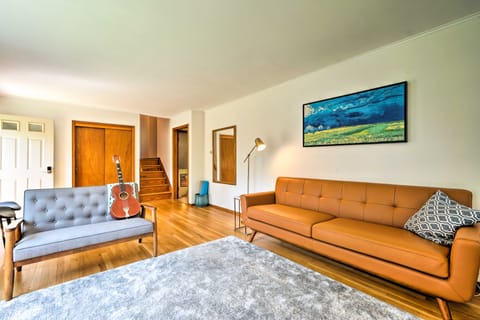 Nostalgic Vermont Escape in Manchester Center House in Manchester Center