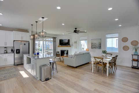 Modern Luxury Retreat: Walk to Tims Ford Lake! House in Tennessee