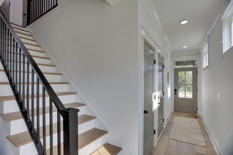 Modern Luxury Retreat: Walk to Tims Ford Lake! House in Tennessee