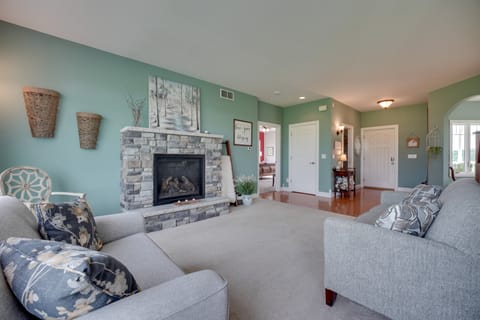 Blue Birds Perch: Stunning Home on Private Hilltop House in Indiana