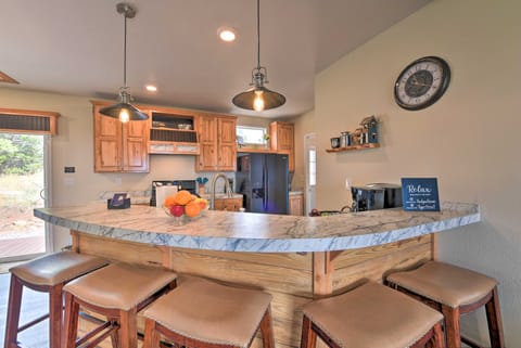 Cedaredge Hideaway w/ Grill & Mountain Views! House in Colorado