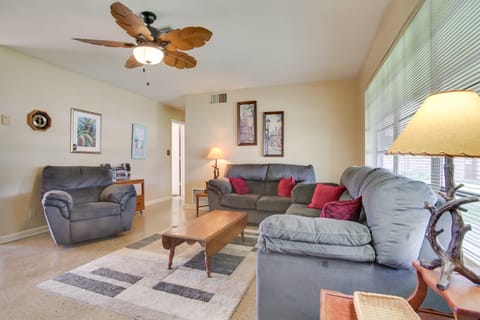 Pets Welcome: Cozy Home w/ Pool in Margate! House in Margate