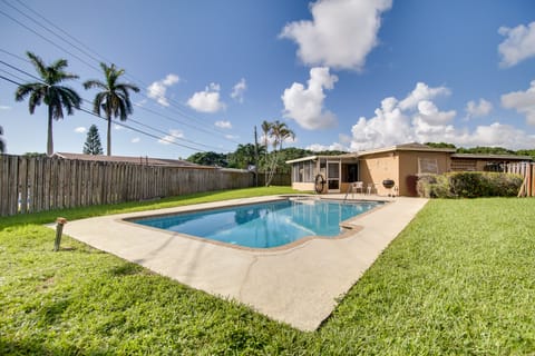 Pets Welcome: Cozy Home w/ Pool in Margate! House in Margate