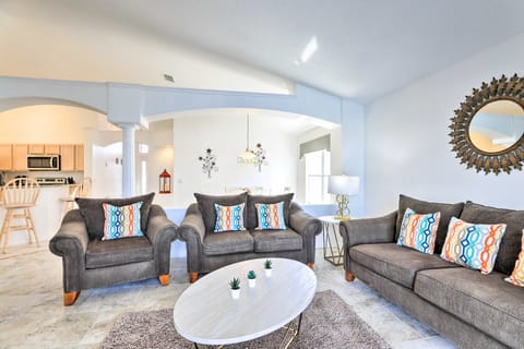 8 Mi to Disney World: Home w/ Lanai + Game Room! House in Kissimmee