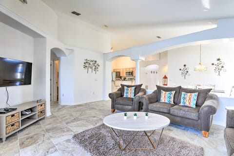 8 Mi to Disney World: Home w/ Lanai + Game Room! House in Kissimmee