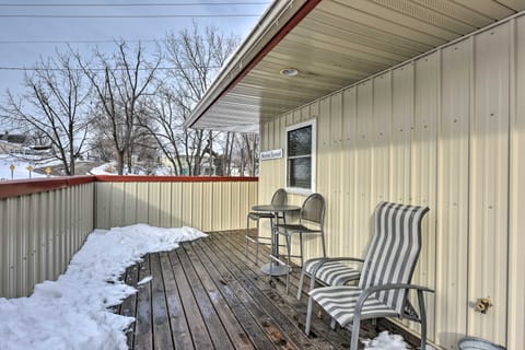 Pet-Friendly Retreat w/ Deck: Steps to Marina! Apartment in Wabasha