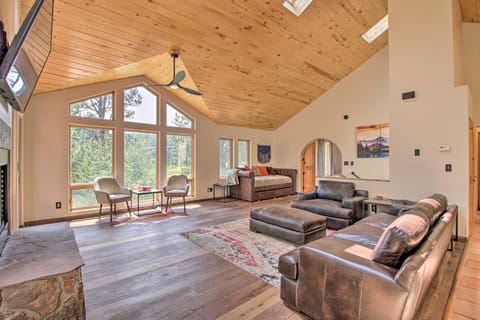 Angel Fire Escape w/ Mtn Views - 2 Mi to Gondola! House in Angel Fire