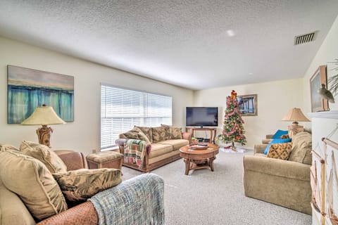 Waterfront Home w/ Dock, Kayaks, Pool + More! House in Crystal River