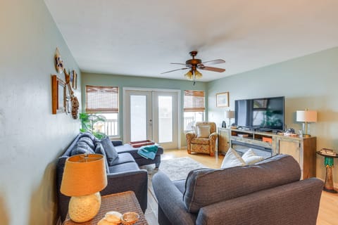 Beach & Pool Access at Condo on Cedar Key! Apartment in Cedar Key