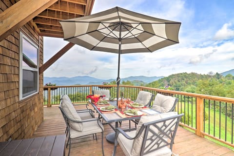 Mtn Views! Outdoorsy Hideaway in Hot Springs House in Buncombe County