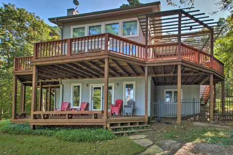 Dock & Kayaks: Lakefront Hot Springs Home House in Fenter Township
