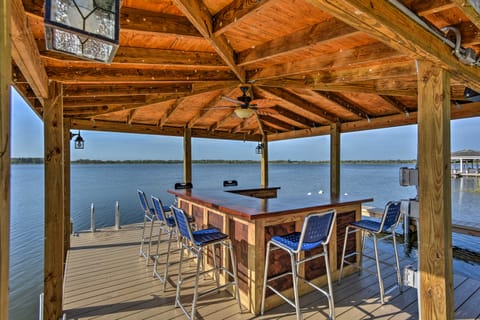 Waterfront Winter Haven Home with Dock & Hot Tub! House in Winter Haven