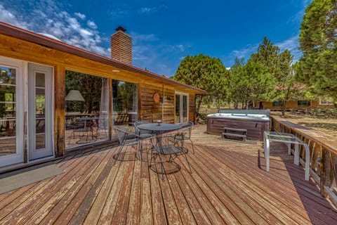 Hot Tub, Deck & Fireplace at Rustic Alto Cabin! House in Alto